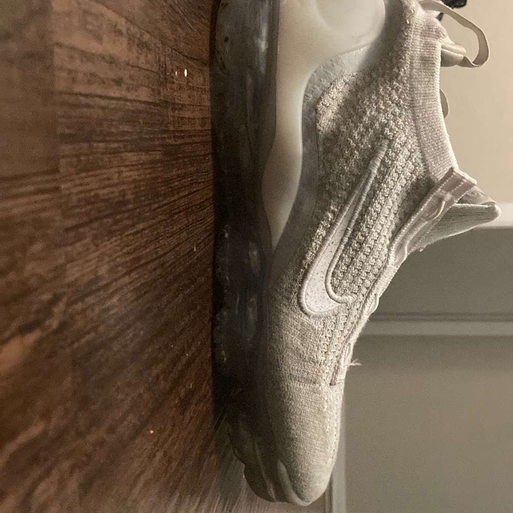 Nike vapor max size  6 in men size  8 in women